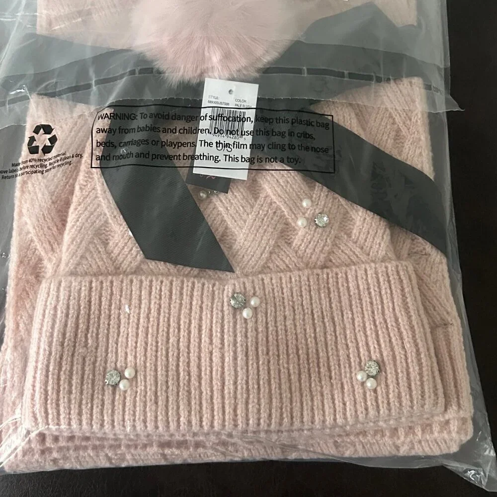 C Wonder by Christian Siriano Pom-Pom Beanie & Scarf Gift Set BLUSH nwt